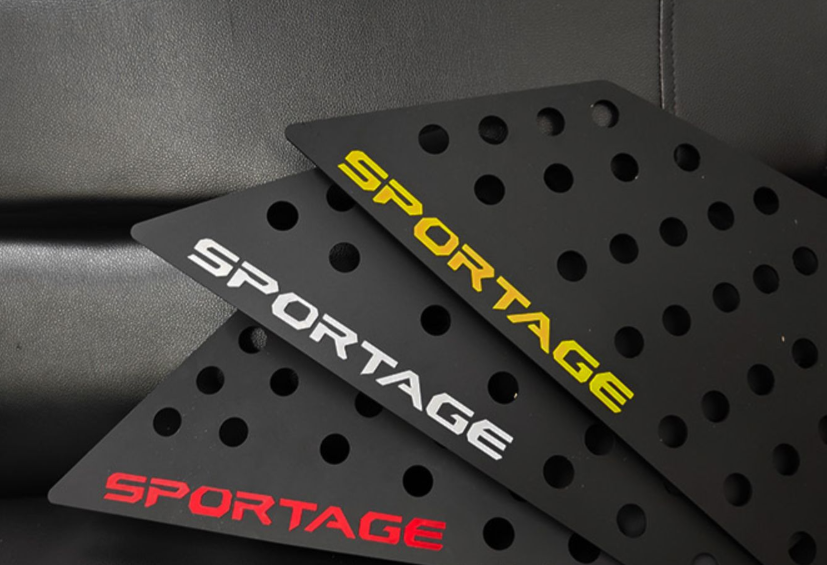 Ốp trang trí kính đuôi xe Kia Sportage 2022