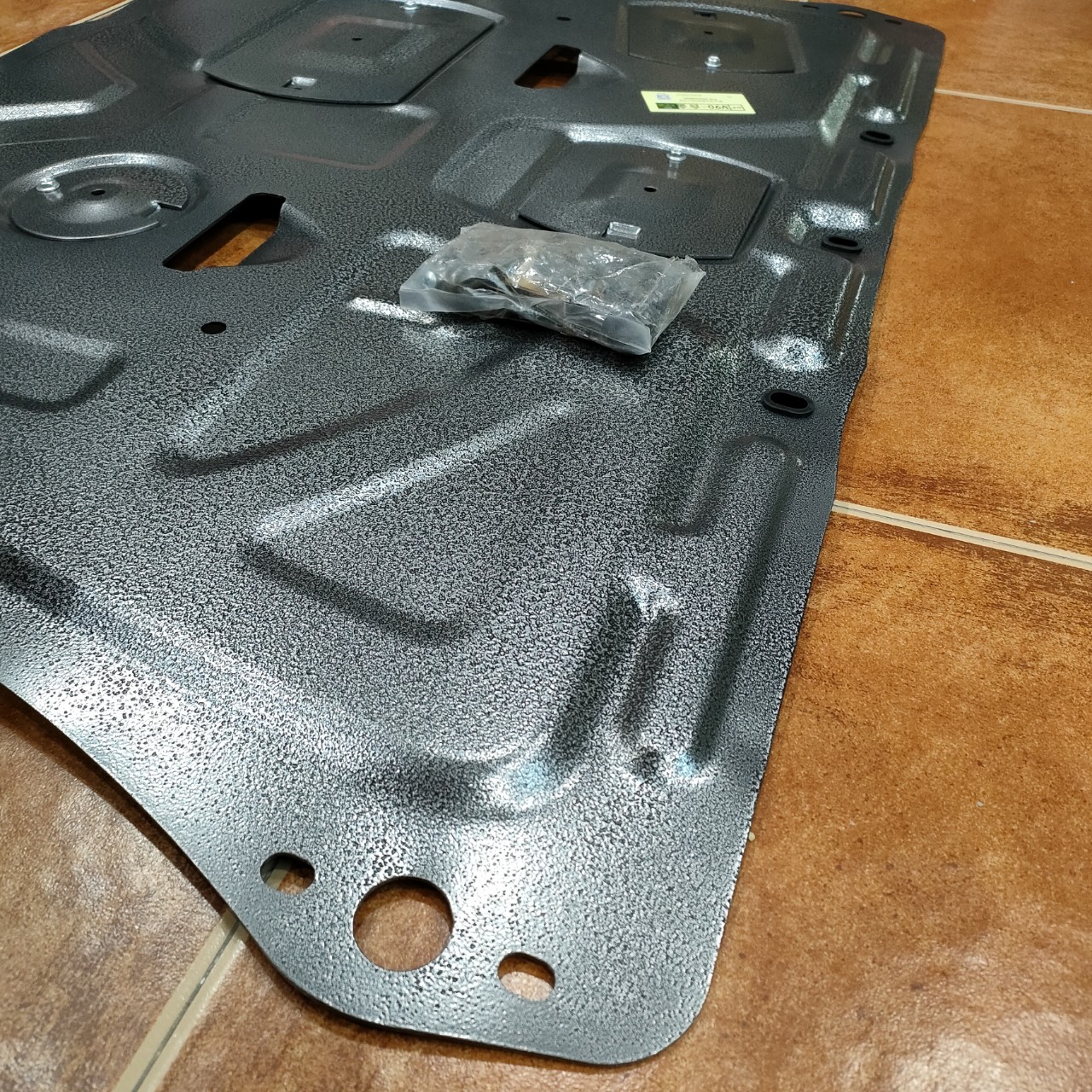 Volvo V90 Chắn gầm bảo vệ động cơ hợp kim nhôm