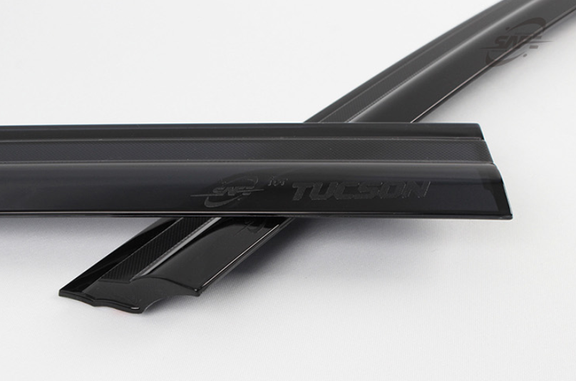 Vè che mưa đen bóng cho xe Hyundai Tucson 2022