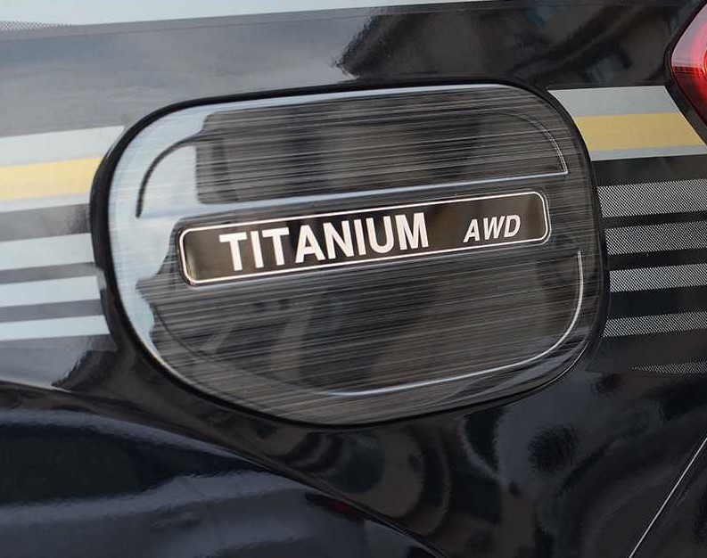 Ốp nắp bình dầu đen xước Ford Everest 2016-2020