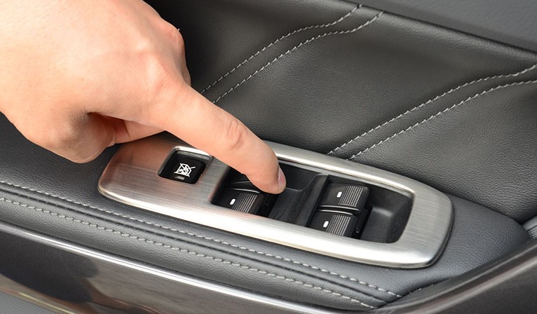 Ốp nâng hạ kính bạc titan xước Everest (2016-2019)