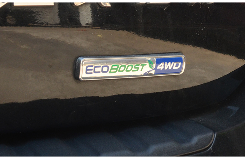 Logo "Ecoboost" dán xe Everest