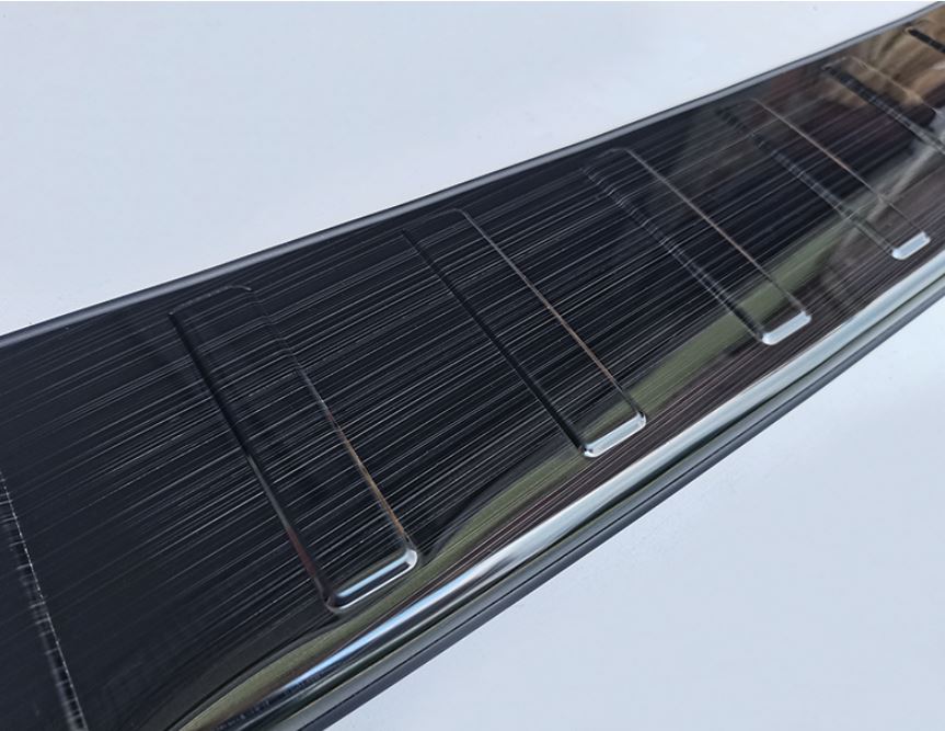 Ốp chống trầy cốp xe Subaru Outback 21-22 (bậc ngoài) - Mẫu 2