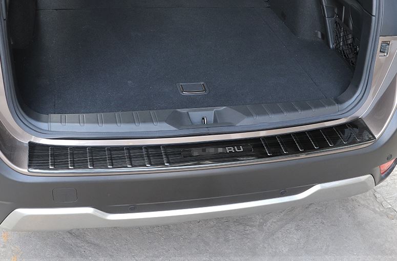 Ốp chống trầy cốp xe Subaru Outback 21-22 (bậc ngoài) - Mẫu 1