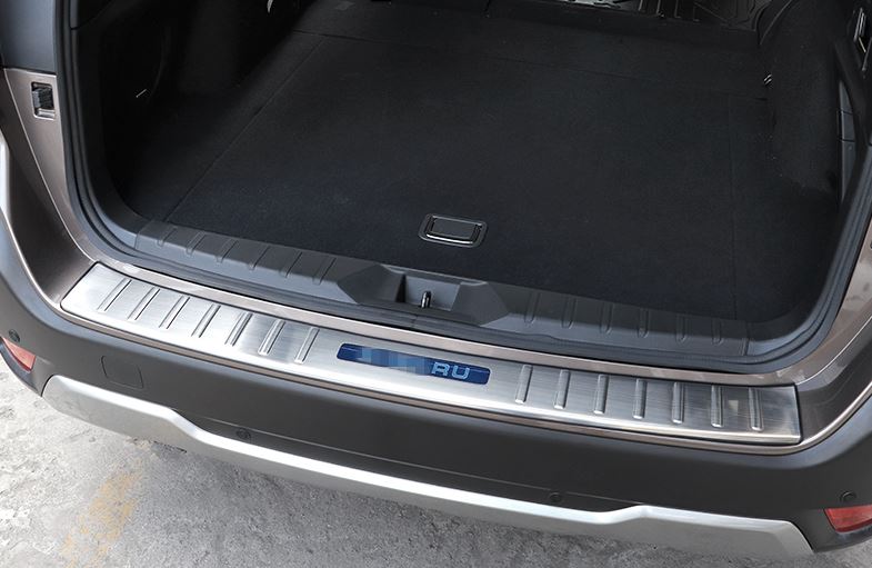 Ốp chống trầy cốp xe Subaru Outback 21-22 (bậc ngoài) - Mẫu 1