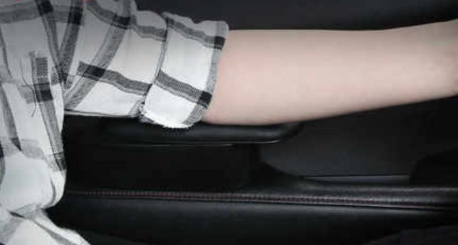 Đệm hỗ trợ tỳ tay chống mỏi trên xe ô tô