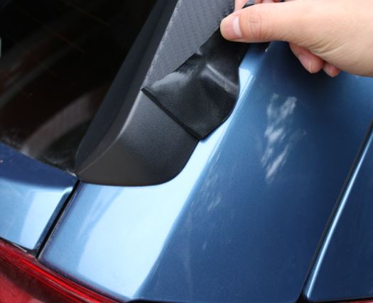 Miếng dán cacbon sau đuôi xe subaru forester