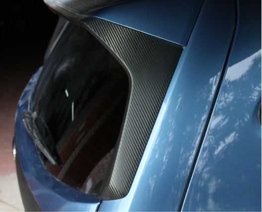 Miếng dán cacbon sau đuôi xe subaru forester