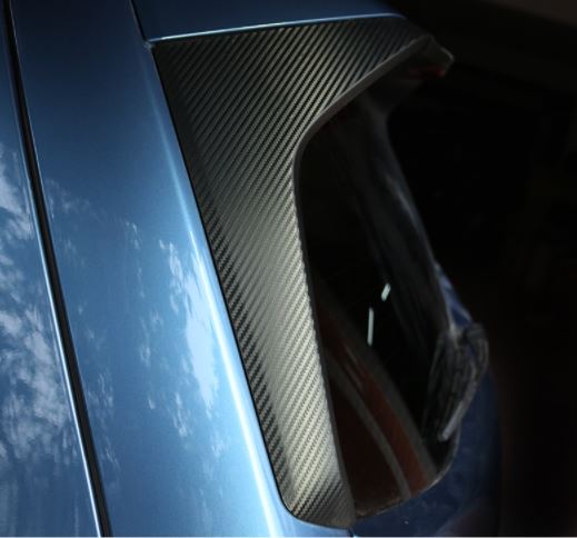 Miếng dán cacbon sau đuôi xe subaru forester