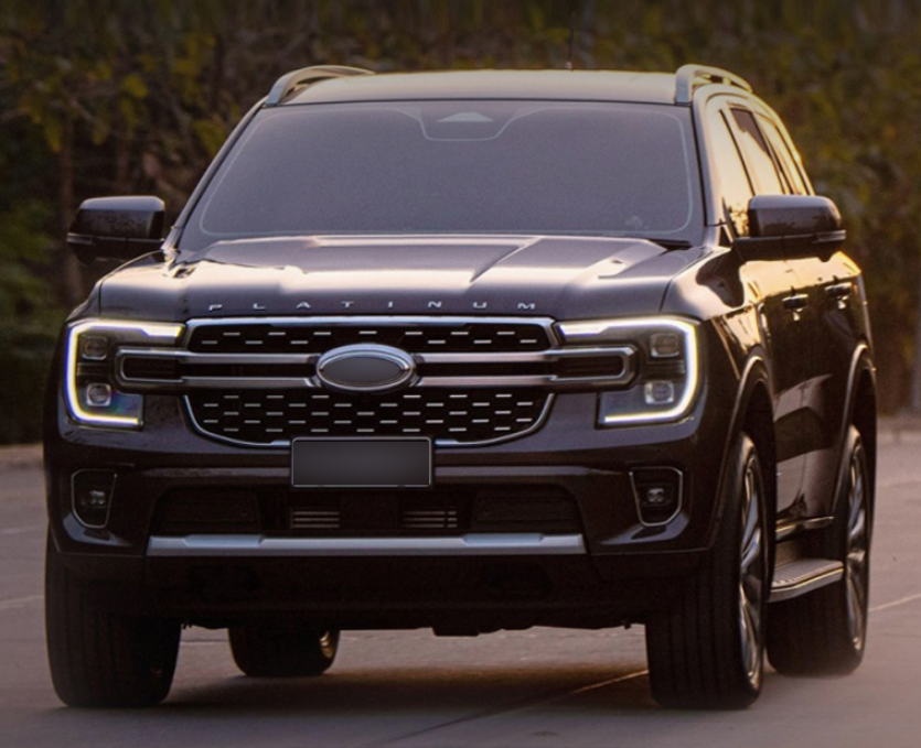 Ốp trang trí viền đèn sau Ford Everest 2022-2023