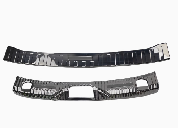 Ốp chống trầy cốp cho xe Ford Everest 2022-2025