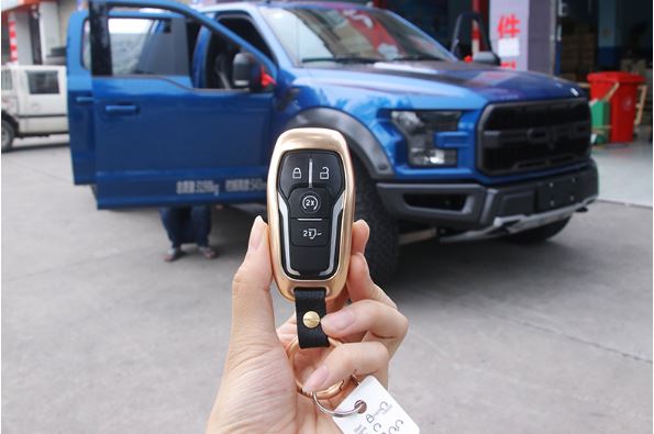 Ốp chìa khóa thép không gỉ Ford Explorer 2016 - 2017