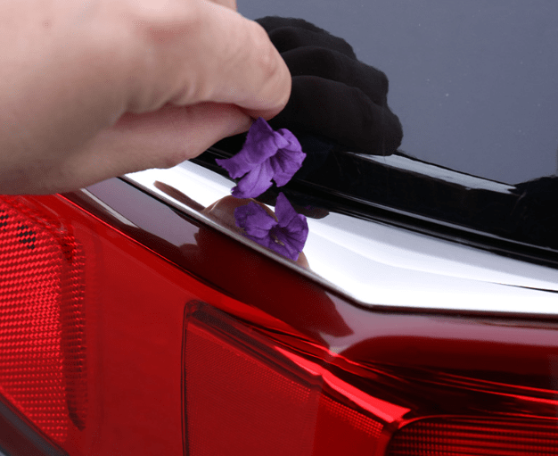 Ốp trang trí viền đèn hậu Ford Explorer 16-19 (Mẫu 2)