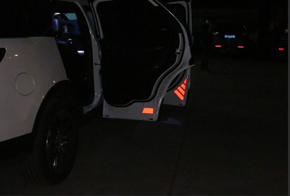 Dán phản quang cánh cửa Ford Explorer