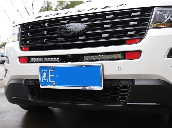 Dán phản quang phía trước xe Ford Explorer