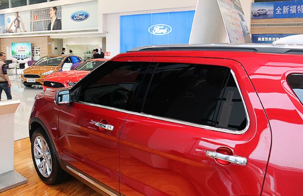 Viền chân kính Ford Explorer (M1)