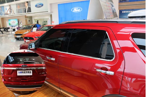Viền chân kính Ford Explorer (M1)