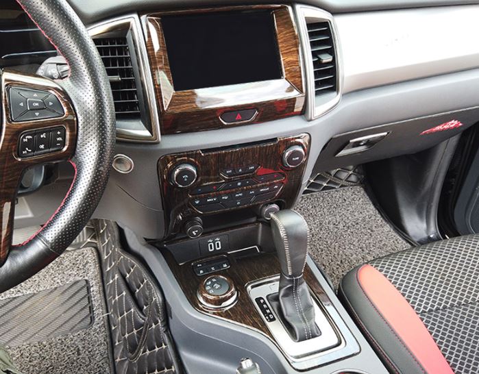 Ốp hộp số màu gỗ ford everest