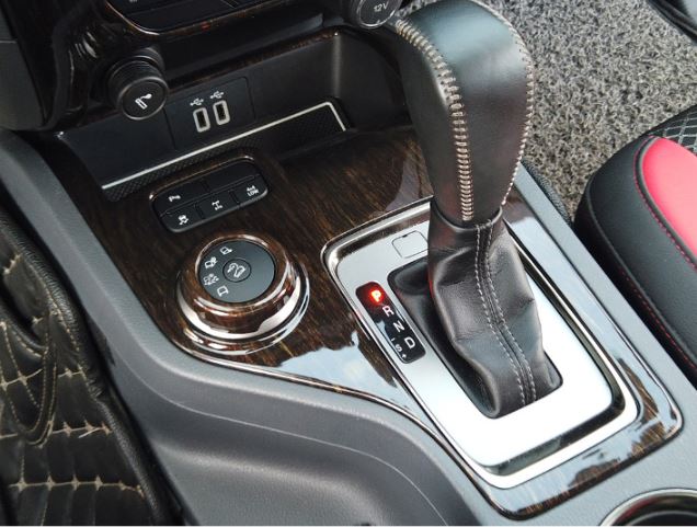 Ốp hộp số màu gỗ ford everest