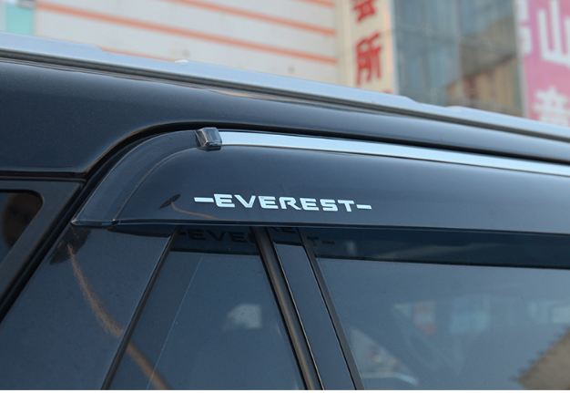 Chữ dán Everest viền dưới taplo