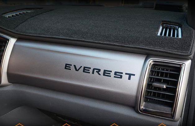 Chữ dán Everest viền dưới taplo