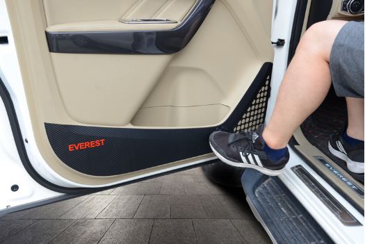 Miếng dán tapi cửa chống đá chân Ford Everest