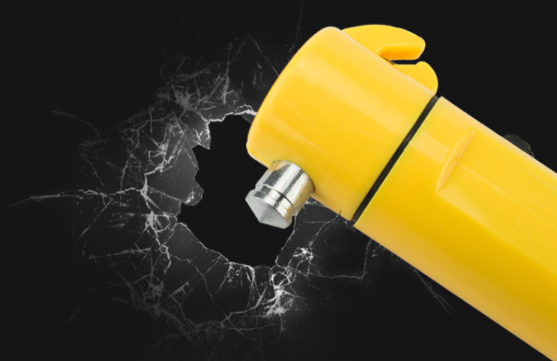 Dụng cụ thoát hiểm, dự phòng cần thiết trong xe