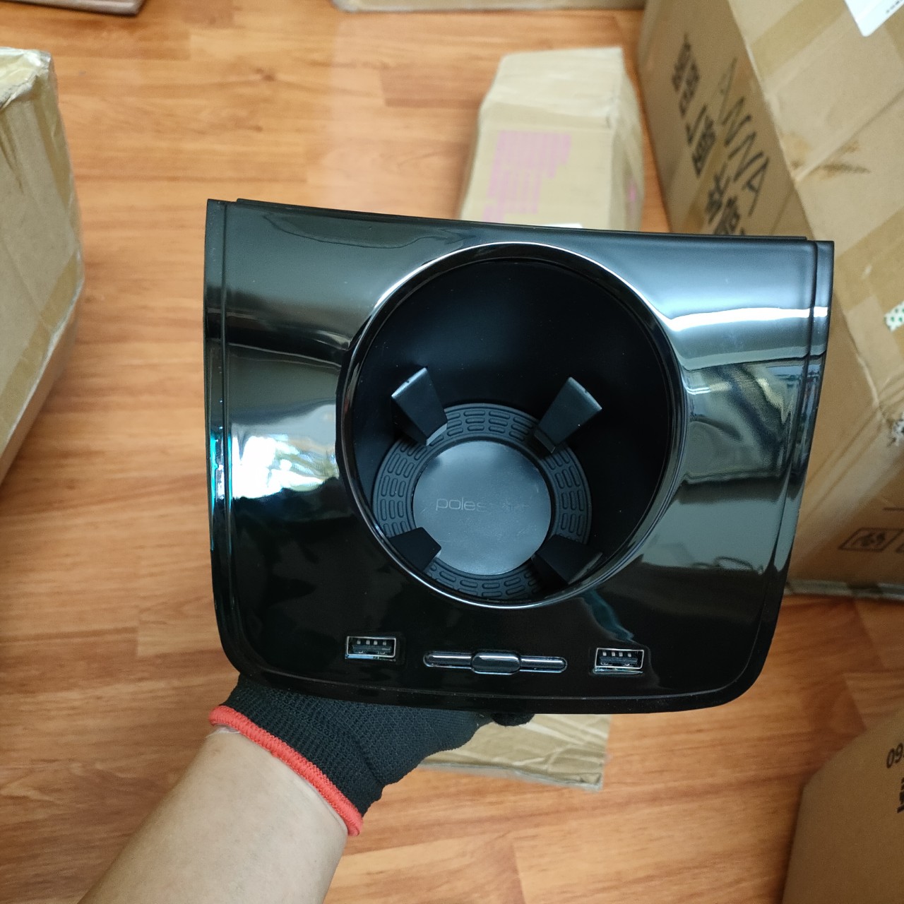 Hộc để đồ kèm sạc Volvo Xc60