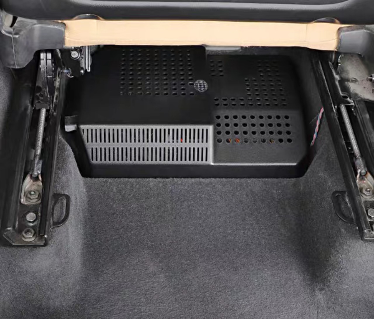 Ốp Che Dây Diện Hàng Ghế 2 Volvo Xc60