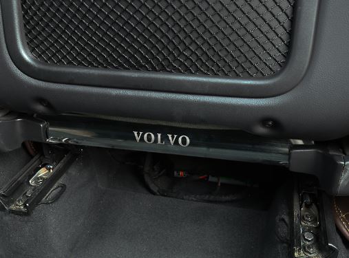 Ốp chống đá chân ghế xe Volvo XC60 (vân cacbon)